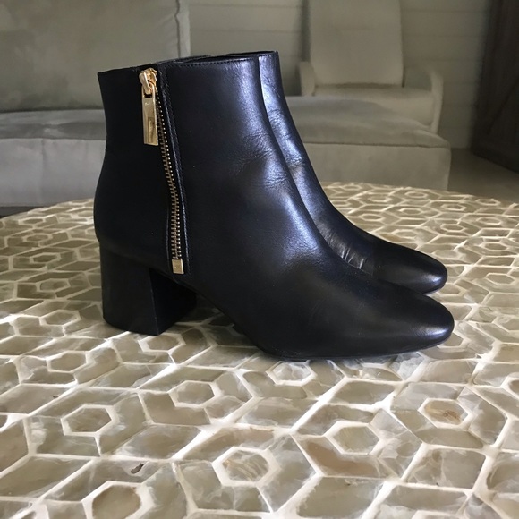 LIKE NEW!  MICHAEL Michael Kors Alane Flex Bootie - Picture 6 of 12